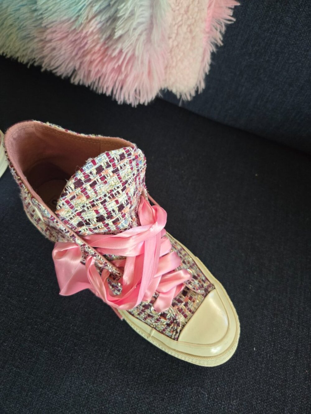 Converse pink tweed hi tops - Picture 2 of 4